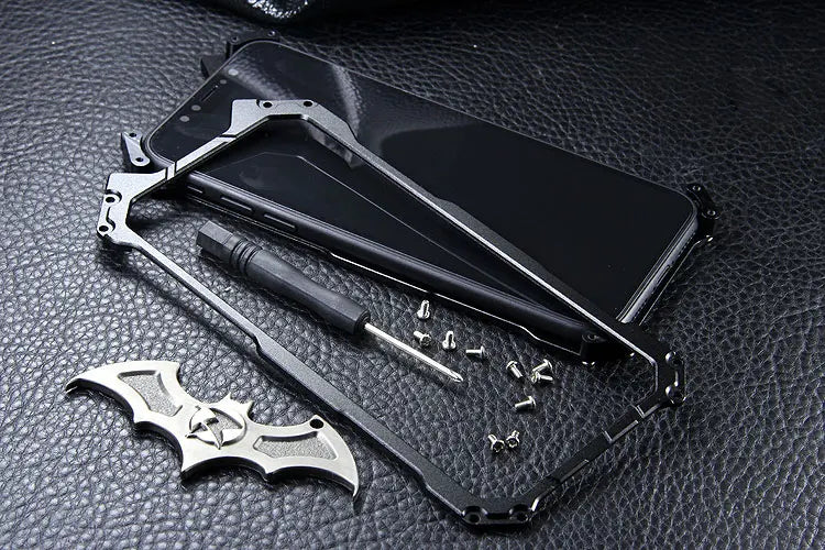 Batman Özel Batarang Standlı Darbeye Dayanıklı Metal iPhone Kılıf